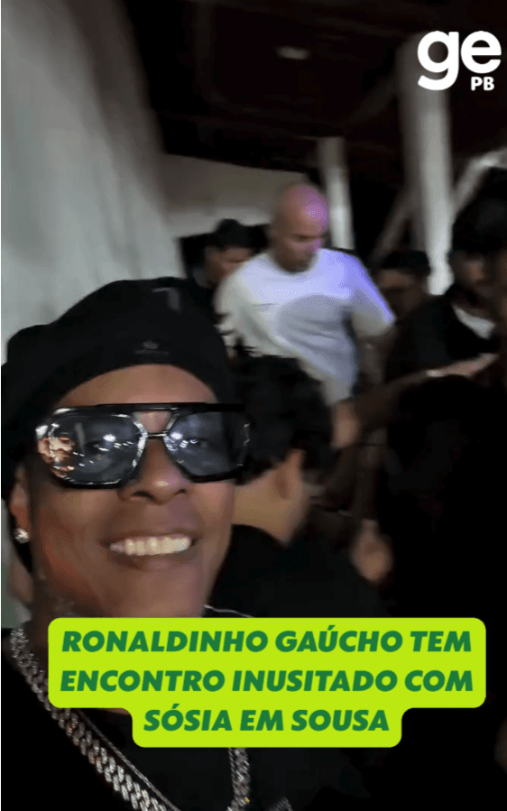 Ronaldinho Gáucho tem encontro inusitado com sósia em Sousa