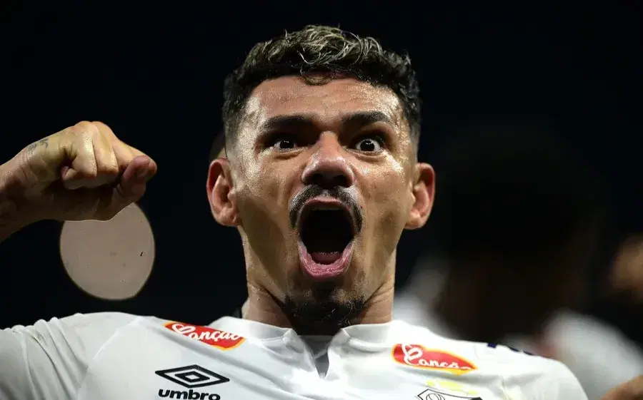Tiquinho Soares no Botafogo-PB? Torcida do Belo pede contratação do atacante nas redes sociais