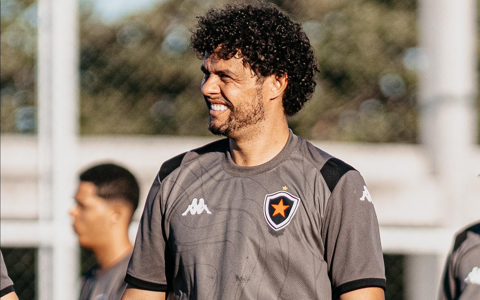Victor Ferraz terá primeira chance como técnico em “missão quase impossível” na Série C