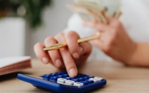 Fim de ano é oportunidade para organizar as finanças e planejar 2027, orienta economista
