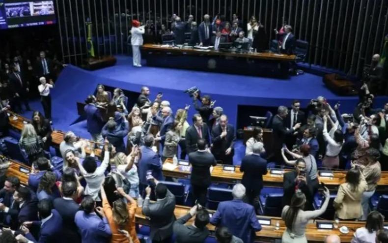 Fim da escala 6x1: entenda o que muda para trabalhadores após aprovação