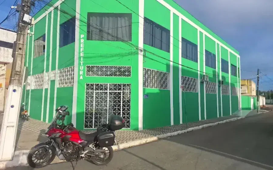 MP mira prefeitura paraibana por uso de slogan em fardas escolares